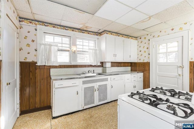 105 Midland Avenue, Glen Ridge, NJ 07028