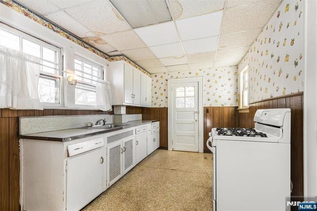 105 Midland Avenue, Glen Ridge, NJ 07028