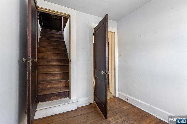 105 Midland Avenue, Glen Ridge, NJ 07028