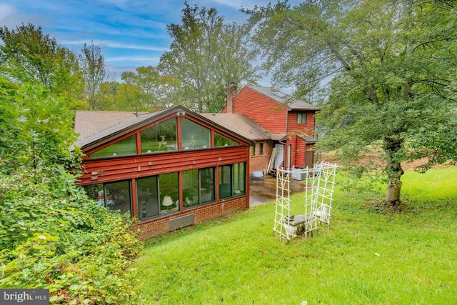 2400 N VERMONT ST, Arlington, VA 22207
