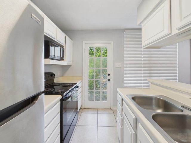2409 Leon ST 201, Austin, TX 78705