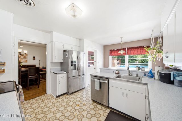 7205 Glen Arbor Rd, Louisville, KY 40222