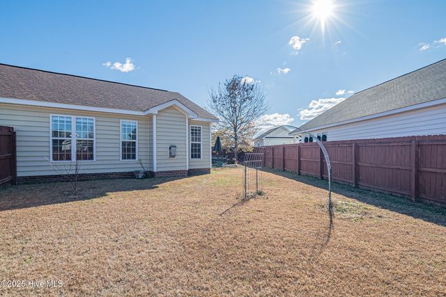 2305 Sawgrass Drive, Winterville, NC 28590