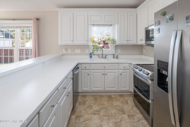 2305 Sawgrass Drive, Winterville, NC 28590