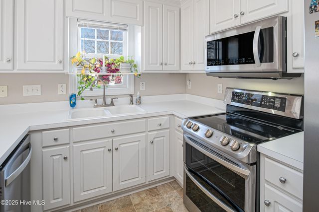 2305 Sawgrass Drive, Winterville, NC 28590