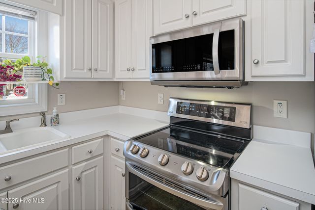 2305 Sawgrass Drive, Winterville, NC 28590