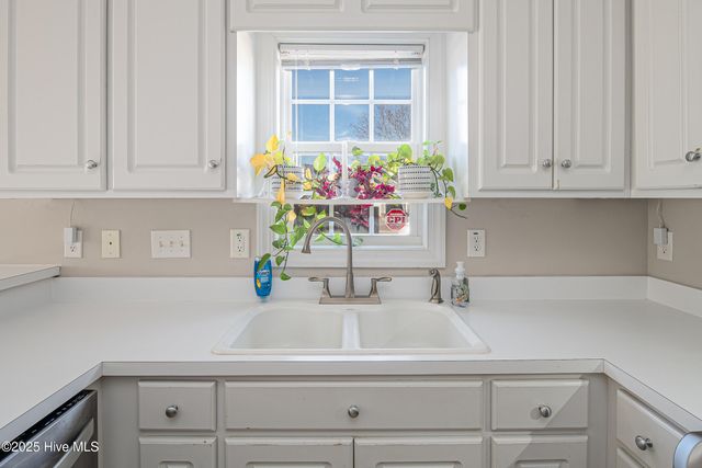 2305 Sawgrass Drive, Winterville, NC 28590