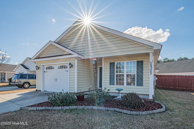 2305 Sawgrass Drive, Winterville, NC 28590