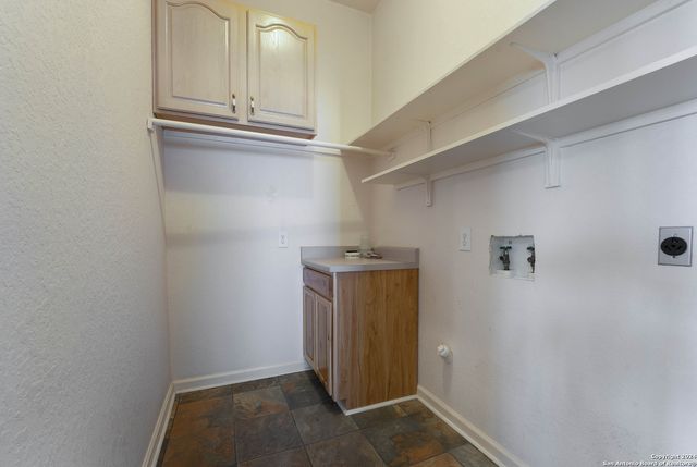 723 Sendera St, San Antonio, TX 78260