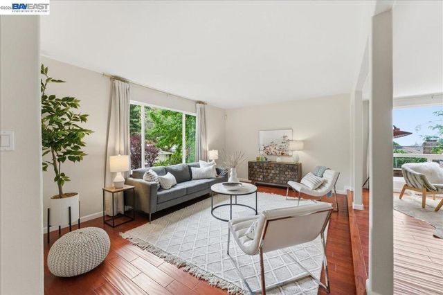 7981 Surrey Ln, Oakland, CA 94605