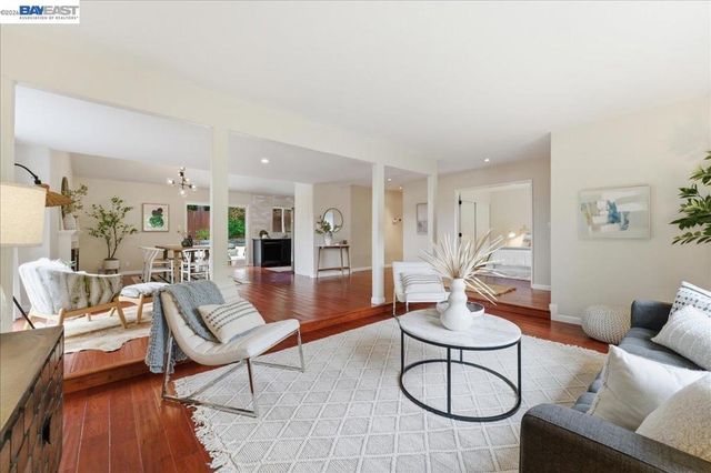7981 Surrey Ln, Oakland, CA 94605