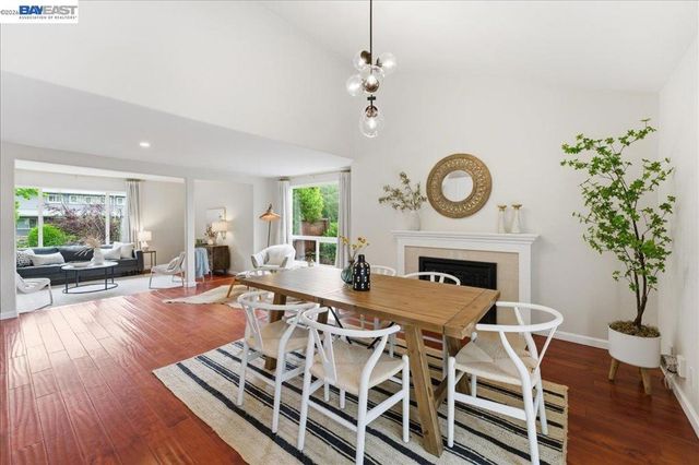 7981 Surrey Ln, Oakland, CA 94605