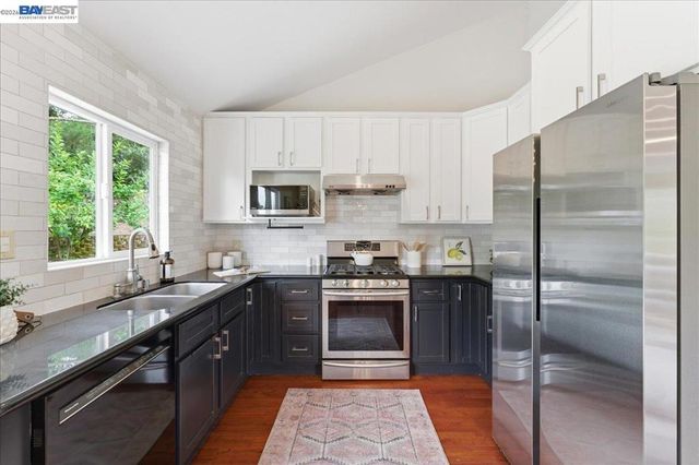 7981 Surrey Ln, Oakland, CA 94605
