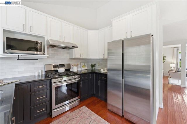 7981 Surrey Ln, Oakland, CA 94605