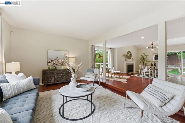7981 Surrey Ln, Oakland, CA 94605