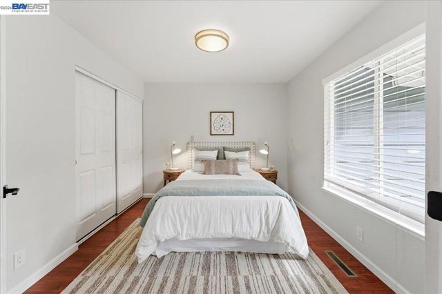 7981 Surrey Ln, Oakland, CA 94605
