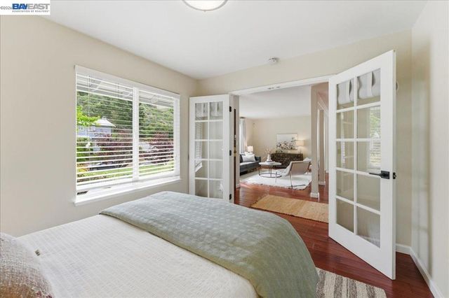 7981 Surrey Ln, Oakland, CA 94605