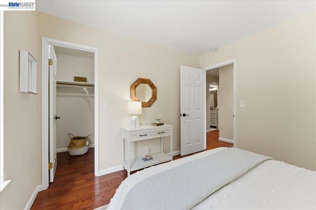 7981 Surrey Ln, Oakland, CA 94605
