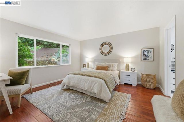 7981 Surrey Ln, Oakland, CA 94605