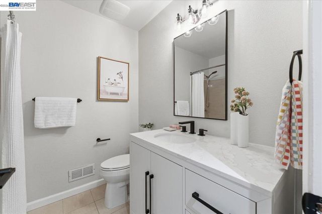 7981 Surrey Ln, Oakland, CA 94605