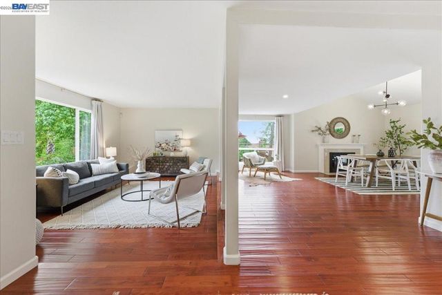 7981 Surrey Ln, Oakland, CA 94605