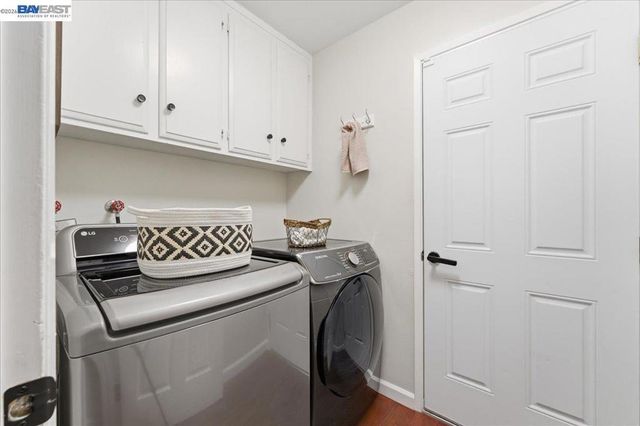 7981 Surrey Ln, Oakland, CA 94605