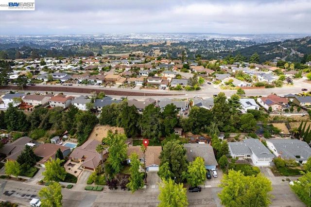 7981 Surrey Ln, Oakland, CA 94605