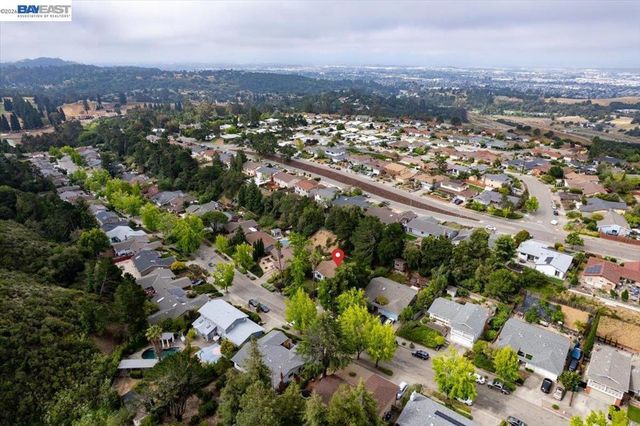 7981 Surrey Ln, Oakland, CA 94605