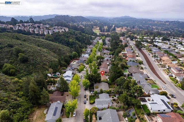 7981 Surrey Ln, Oakland, CA 94605