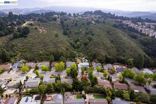 7981 Surrey Ln, Oakland, CA 94605