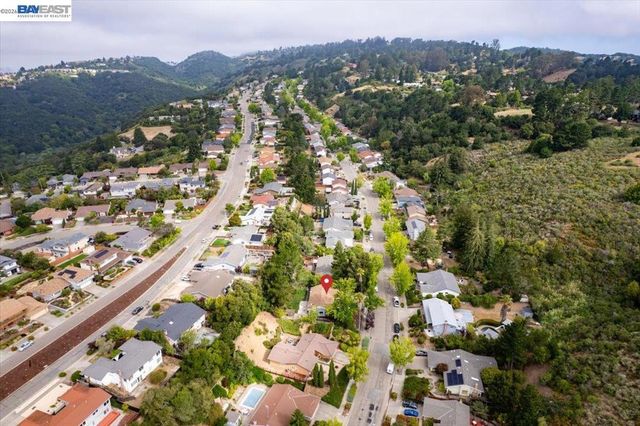 7981 Surrey Ln, Oakland, CA 94605
