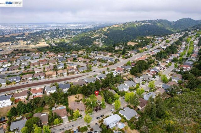 7981 Surrey Ln, Oakland, CA 94605