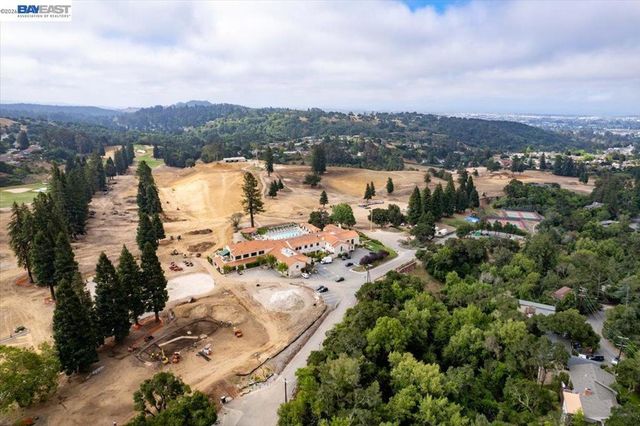 7981 Surrey Ln, Oakland, CA 94605