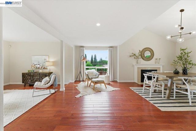 7981 Surrey Ln, Oakland, CA 94605