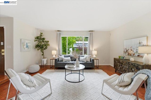 7981 Surrey Ln, Oakland, CA 94605
