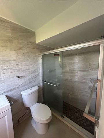 6701 SW 7th Pl, North Lauderdale, FL 33068