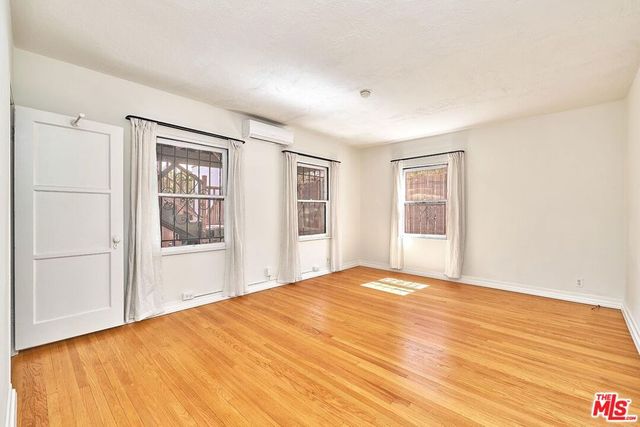918 S Stanley Avenue, Los Angeles, CA 90036