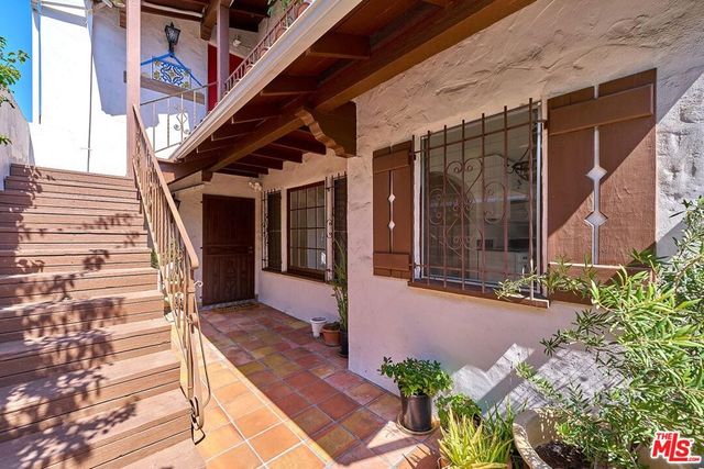 918 S Stanley Avenue, Los Angeles, CA 90036
