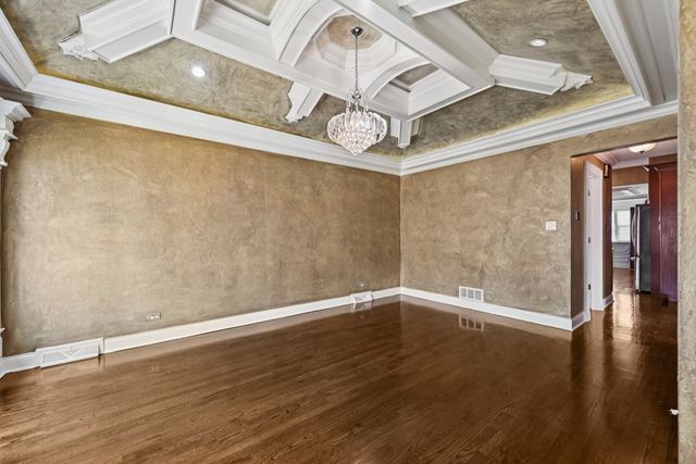5053 S Leclaire Avenue, Chicago, IL 60638