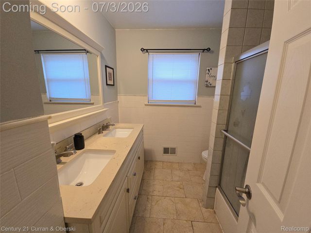 22139 Reinhardt Street, Woodhaven, MI 48183
