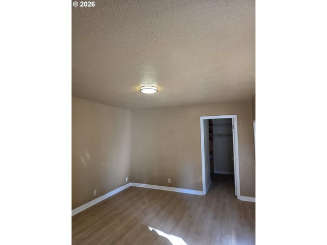 1589 Nw CALKINS Ave, Roseburg, OR 97471