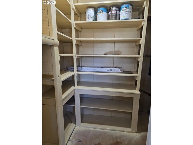 1589 Nw CALKINS Ave, Roseburg, OR 97471