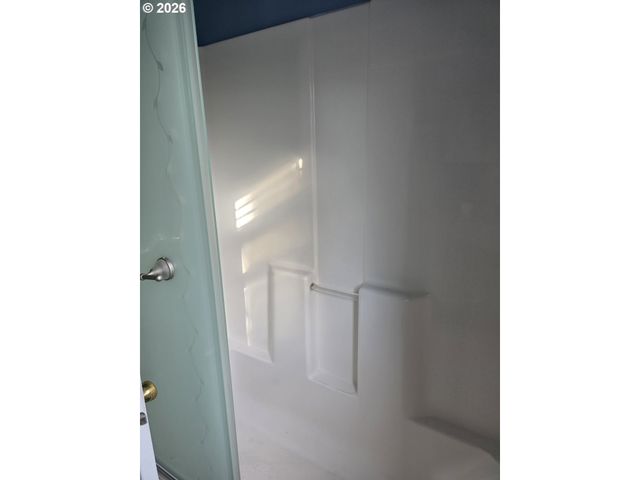 1589 Nw CALKINS Ave, Roseburg, OR 97471