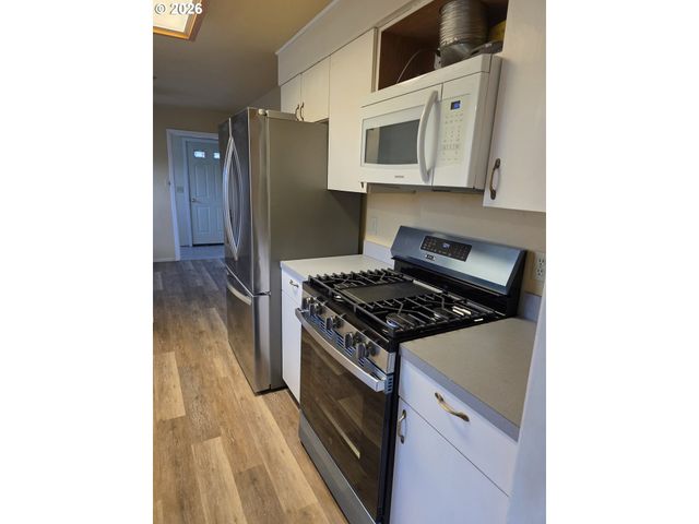 1589 Nw CALKINS Ave, Roseburg, OR 97471