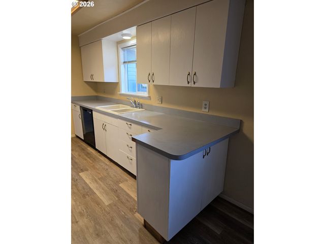 1589 Nw CALKINS Ave, Roseburg, OR 97471