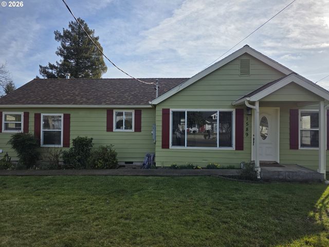 1589 Nw CALKINS Ave, Roseburg, OR 97471