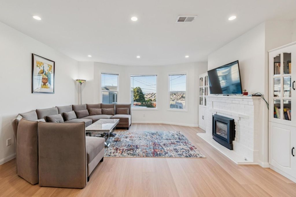 1119 Hanover ST, Daly City, CA 94014