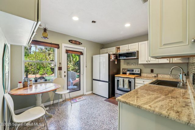 220 Avenida De Paz, Indialantic, FL 32903