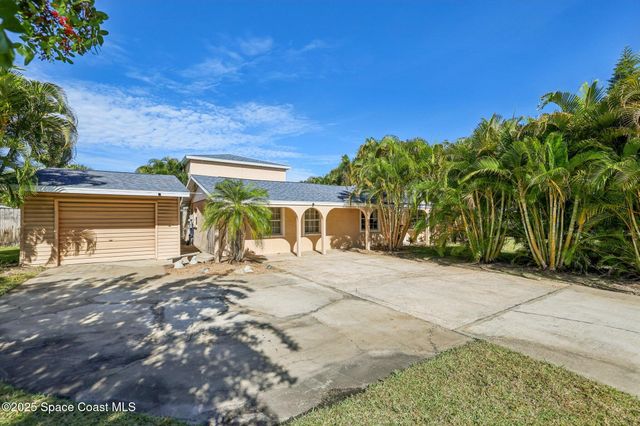 220 Avenida De Paz, Indialantic, FL 32903
