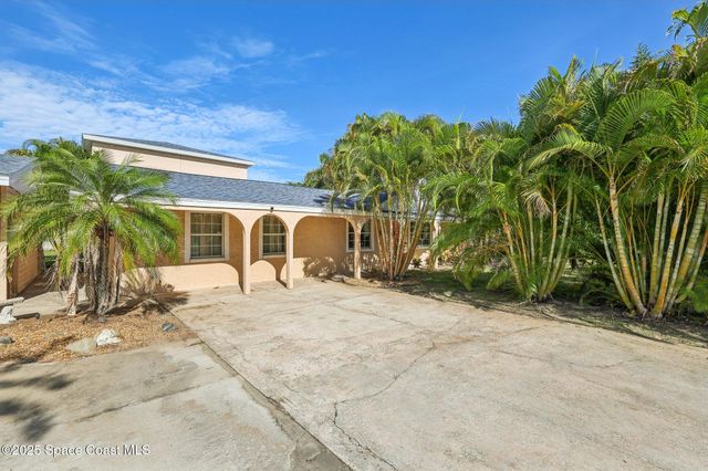 220 Avenida De Paz, Indialantic, FL 32903